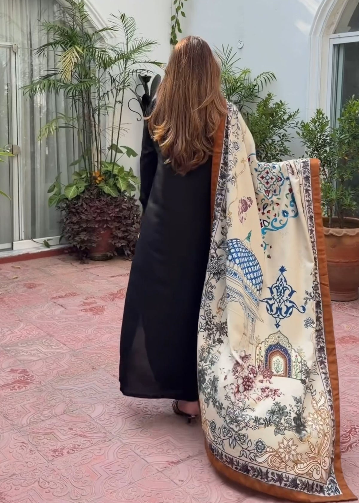 Mehrab Shawl