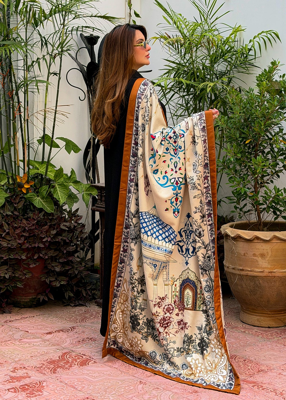 Mehrab Shawl